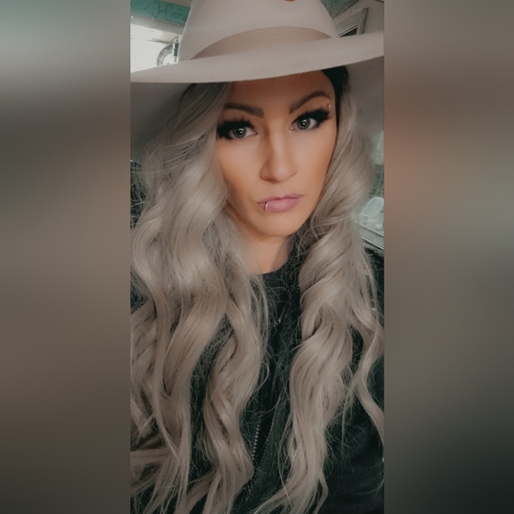 Meet your Posher - Kayla - Picture 7 of 16